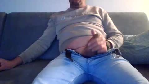 runner_1978 online show from April 14, 9:54 pm