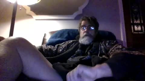 Snapshot of runningaround60 chatting on December 3, 2:41 am runningaround60 online show from December 3, 2:41 am