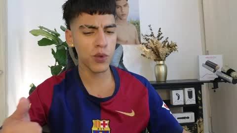  R U S S E L L  online show from April 9, 6:19 am