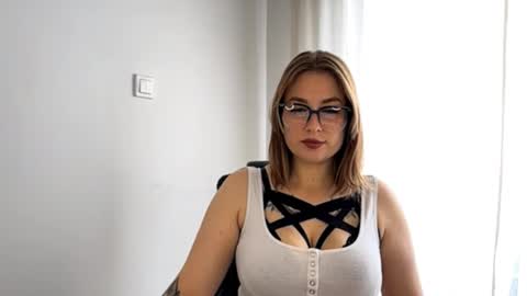 Snapshot of ruthless_111 chatting on September 17, 9:33 am Nika online show from September 17, 9:33 am