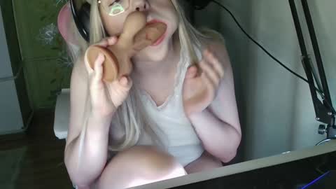 Snapshot of ruthsimp chatting on January 28, 6:17 pm Tanyushka online show from January 28, 6:17 pm