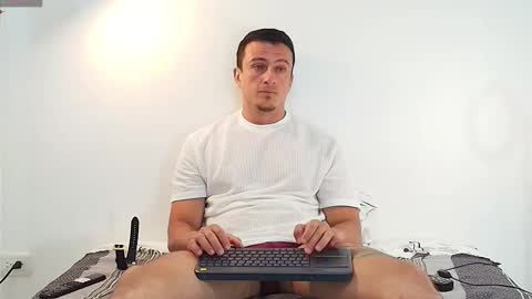 Snapshot of ryamcoast chatting on October 4, 10:41 pm Sr Coast online show from October 4, 10:41 pm