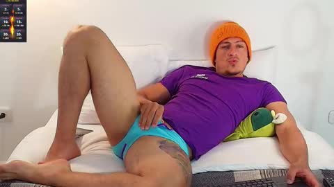 Snapshot of ryamcoast chatting on October 8, 10:18 pm Sr Coast online show from October 8, 10:18 pm