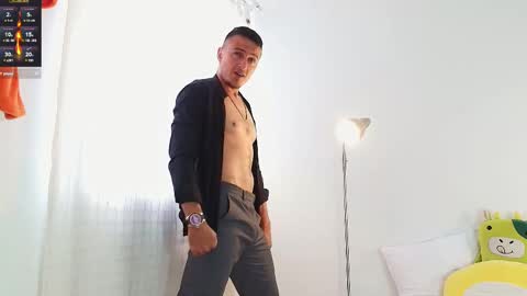 Snapshot of ryamcoast chatting on October 18, 9:15 pm Sr Coast online show from October 18, 9:15 pm