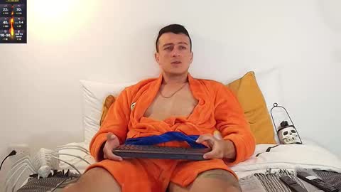 Snapshot of ryamcoast chatting on October 31, 10:55 pm Sr Coast online show from October 31, 10:55 pm