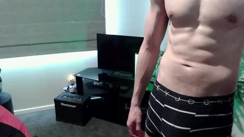 Snapshot of ryan_chatter chatting on November 12, 1:39 am Ryan online show from November 12, 1:39 am