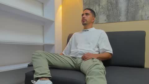 Snapshot of ryan_paterson chatting on November 13, 1:32 pm Ryan online show from November 13, 1:32 pm