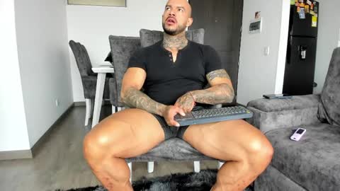 Snapshot of ryanjhonston chatting on April 23, 12:29 pm Ryan online show from April 23, 12:29 pm