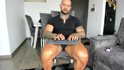 Snapshot of ryanjhonston chatting on April 24, 4:09 pm Ryan online show from April 24, 4:09 pm