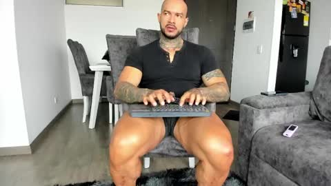 Snapshot of ryanjhonston chatting on April 25, 12:52 pm Ryan online show from April 25, 12:52 pm