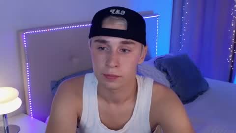 Max  Chuck online show from July 3, 8:26 pm