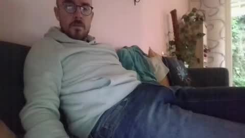 Snapshot of s_i_q chatting on October 27, 8:07 am s_i_q online show from October 27, 8:07 am