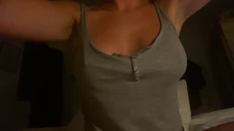 Snapshot of s_lo2626 chatting on March 26, 2:28 am s_lo2626 online show from March 26, 2:28 am