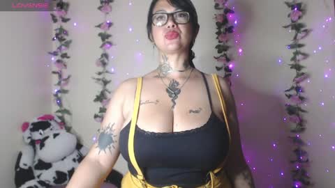 Snapshot of saalomee_1 chatting on May 5, 11:13 pm saalomee 1 online show from May 5, 11:13 pm