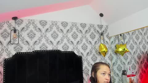 Snapshot of saara_brown chatting on January 5, 12:21 pm Saara Brown online show from January 5, 12:21 pm
