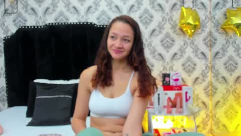 Snapshot of saara_brown chatting on January 19, 12:17 pm Saara Brown online show from January 19, 12:17 pm