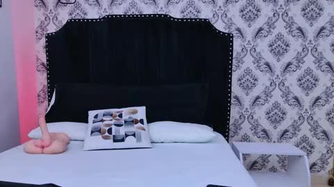 Snapshot of saara_brown chatting on October 17, 12:08 pm Saara Brown online show from October 17, 12:08 pm
