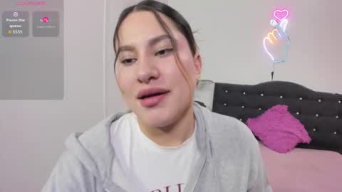 Snapshot of saaya_tay chatting on October 7, 3:04 am saaya_tay online show from October 7, 3:04 am