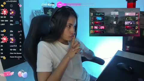 Snapshot of sabrina_chester_02 chatting on October 15, 1:39 am Angie online show from October 15, 1:39 am