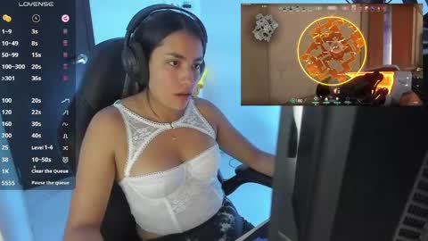 Snapshot of sabrina_chester_02 chatting on May 19, 12:38 am Angie online show from May 19, 12:38 am