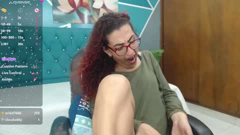 Snapshot of sabrina_dupont chatting on February 22, 6:52 pm SABRINA online show from February 22, 6:52 pm