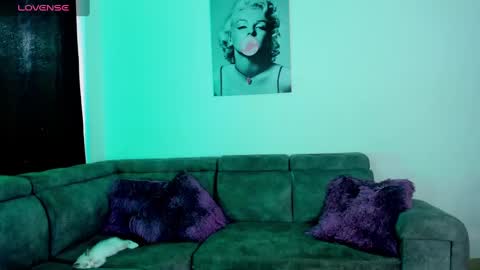 Snapshot of sabrina_lopez1 chatting on December 6, 10:08 pm sabrina_lopez1 online show from December 6, 10:08 pm