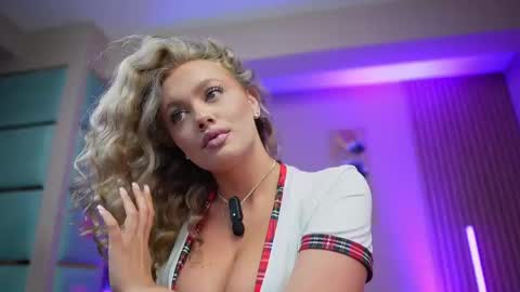 SabrinaJade online show from May 8, 7:14 am