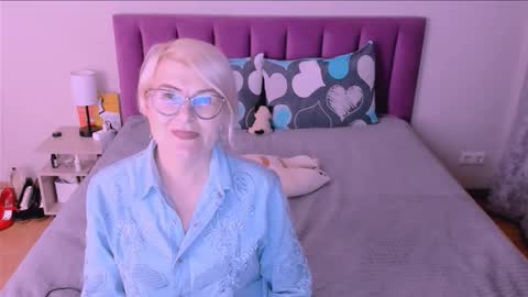 Sabrina MacMarren online show from October 1, 4:35 pm