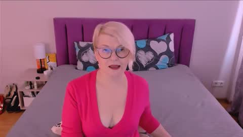 Sabrina MacMarren online show from October 11, 12:15 pm