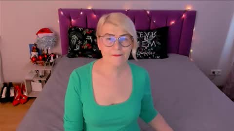 Sabrina MacMarren online show from January 11, 9:03 am