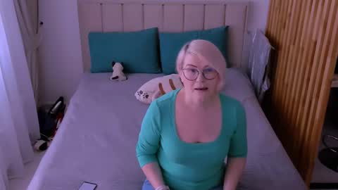 Sabrina MacMarren online show from March 7, 8:22 am