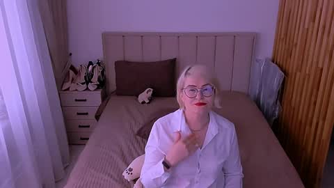 Sabrina MacMarren online show from June 1, 3:58 pm