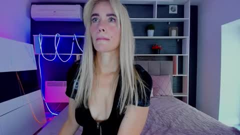 Snapshot of sabrinasharm chatting on October 14, 11:44 am Sabrina online show from October 14, 11:44 am