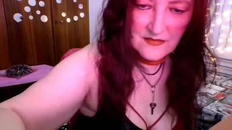 Snapshot of sabrinaxlovess chatting on May 1, 5:28 pm SabrinaXlovess online show from May 1, 5:28 pm