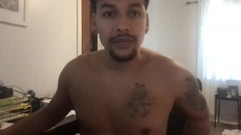 Snapshot of sack_draggin chatting on January 9, 8:33 pm Beezy online show from January 9, 8:33 pm