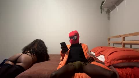 Snapshot of sacredsexuals chatting on December 25, 12:27 am Sacred Sexuals online show from December 25, 12:27 am