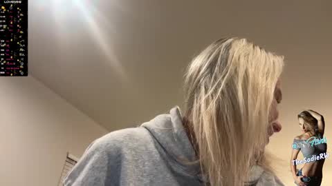 SadieRW online show from December 3, 2:03 am