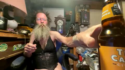 Snapshot of safety_fist chatting on January 12, 3:07 am safety_fist online show from January 12, 3:07 am