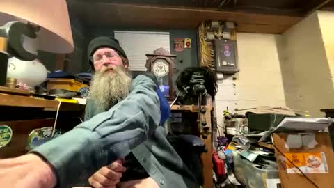 Snapshot of safety_fist chatting on February 13, 10:43 pm safety_fist online show from February 13, 10:43 pm