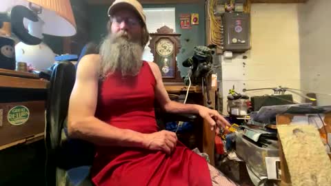 Snapshot of safety_fist chatting on February 24, 9:41 pm safety_fist online show from February 24, 9:41 pm