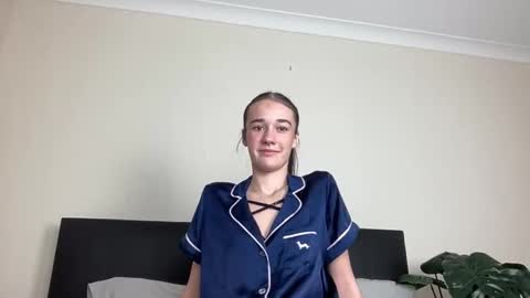 urs xxx content in my bio online show from March 17, 2:16 am