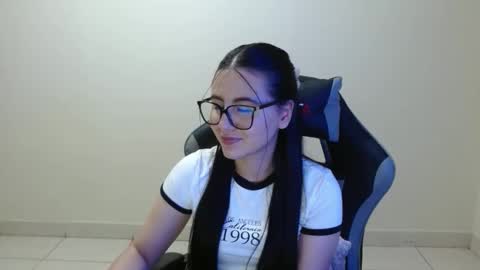 Sahaliefox  online show from January 8, 8:00 pm