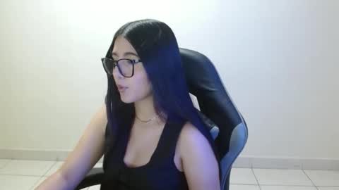 Snapshot of sahaliefox_ chatting on April 20, 5:05 pm Sahaliefox online show from April 20, 5:05 pm