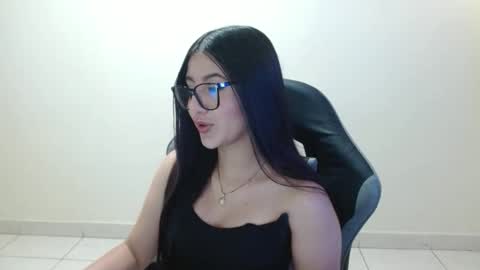Snapshot of sahaliefox_ chatting on April 25, 1:52 pm Sahaliefox online show from April 25, 1:52 pm