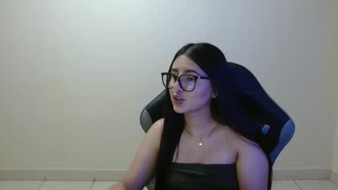 Snapshot of sahaliefox_ chatting on May 4, 9:44 pm Sahaliefox online show from May 4, 9:44 pm
