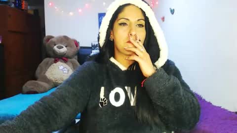 Snapshot of sahotlove1 chatting on November 25, 2:22 am Karina online show from November 25, 2:22 am