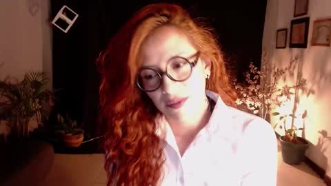 Snapshot of sahra_tayl0r_ chatting on February 13, 2:42 pm SARA online show from February 13, 2:42 pm