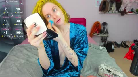 Adel online show from March 28, 1:43 pm