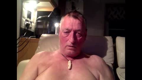 Snapshot of sail_naked chatting on December 18, 9:10 pm sail_naked online show from December 18, 9:10 pm