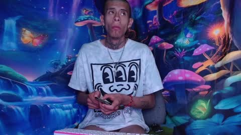 Snapshot of saint_boyy chatting on January 13, 7:00 am saint boy online show from January 13, 7:00 am